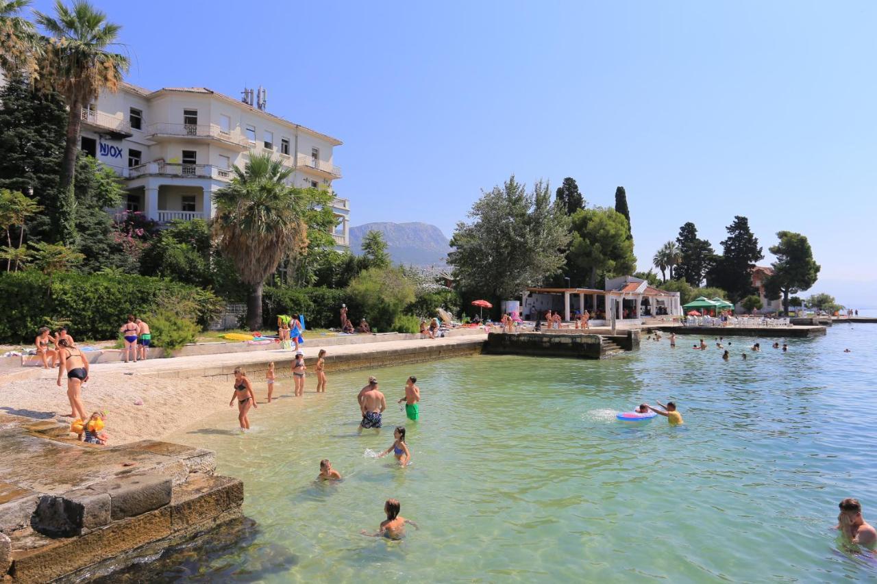 Apartments With A Parking Space Kastel Luksic, Kastela - 22071 外观 照片